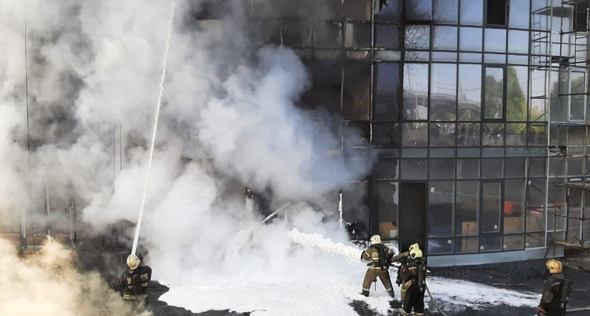 Спасатели ликвидировали пожар в здании элитной высотки у водохранилища в Воронеже