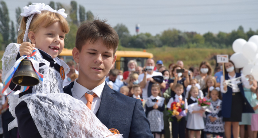 Первого сентября в Новоусманском районе Воронежской области открыли две школы за 1,8 млрд рублей