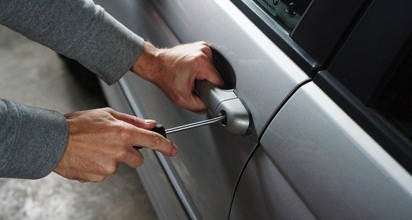 Подозреваемый в угоне автомобиля воронежский полицейский сознался в преступлении