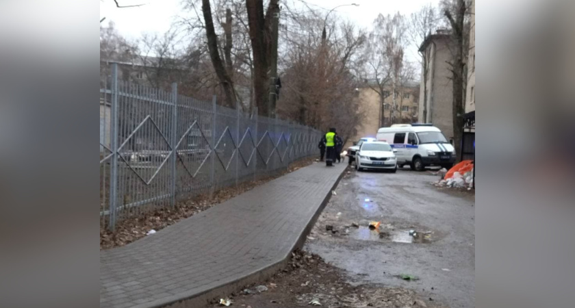 Воронежскую школу оцепили силовики