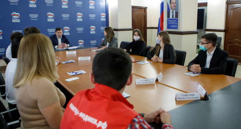 Депутаты Воронежской облдумы совместно с волонтерами проведут благотворительные новогодние акции