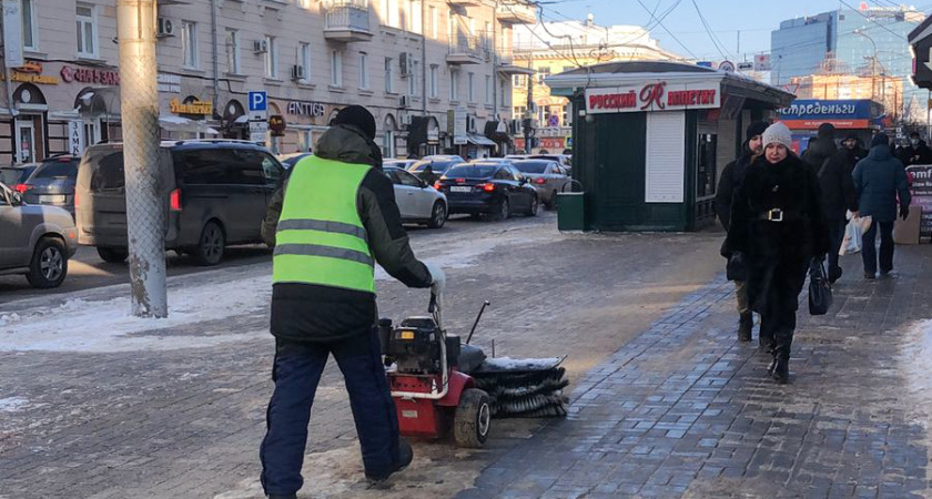 Вадим Кстенин отметил работу коммунальщиков в первые снежные выходные на «троечку»