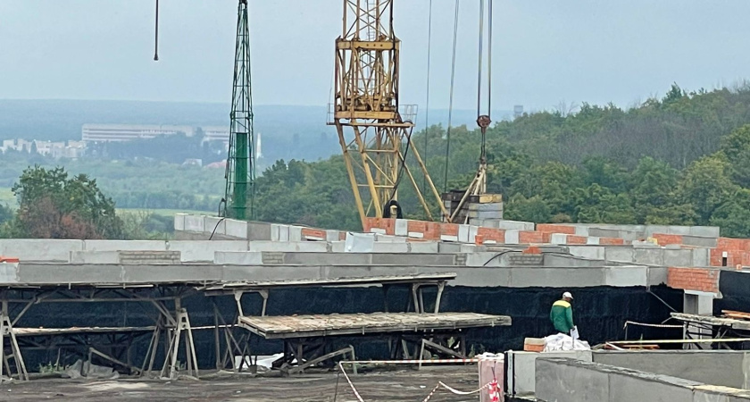 Александр Гусев публично заявил о продолжении строительства Центра ухода и социализации в Хохольском районе