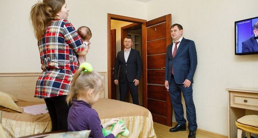 Председатель Воронежской облдумы пообщался с эвакуированными жителями Донбасса