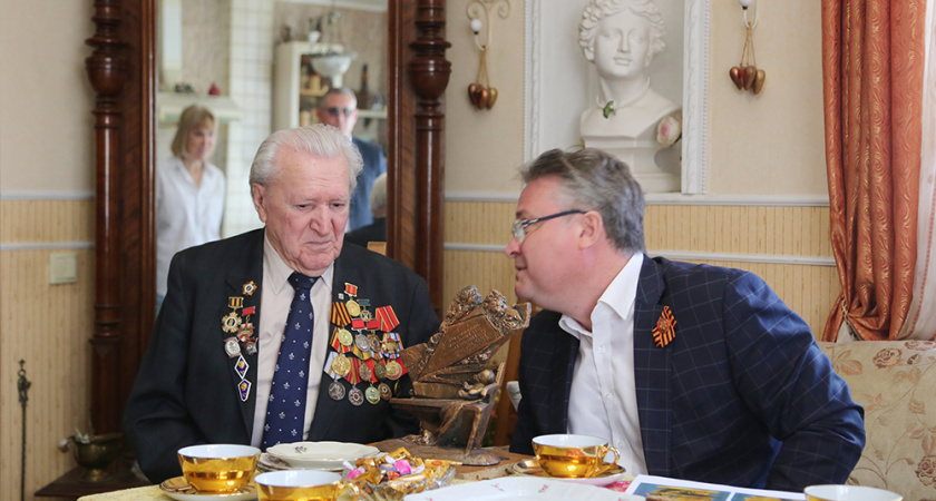 Вадим Кстенин пообещал отремонтировать дорогу у дома героя Великой Отечественной войны