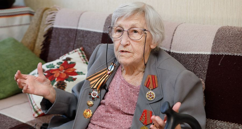 Владимир Нетесов поздравил с наступающим Днем Победы ветерана ВОВ Дию Крылову