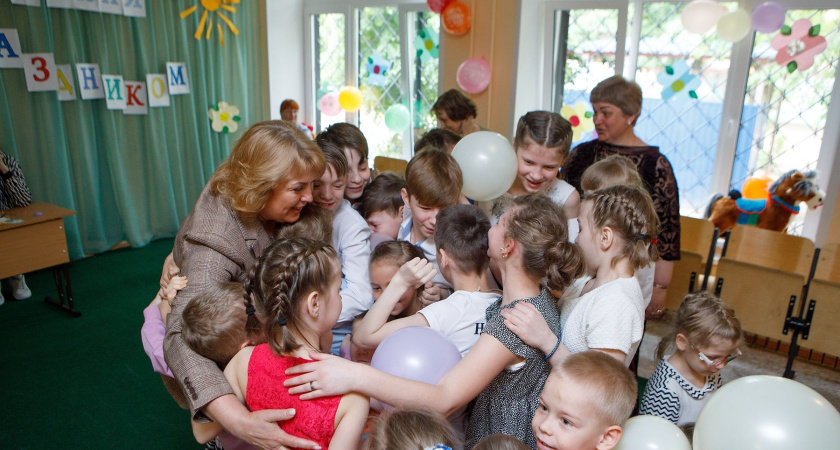 Депутаты воронежской облдумы поздравили юных воронежцев с Днем защиты детей