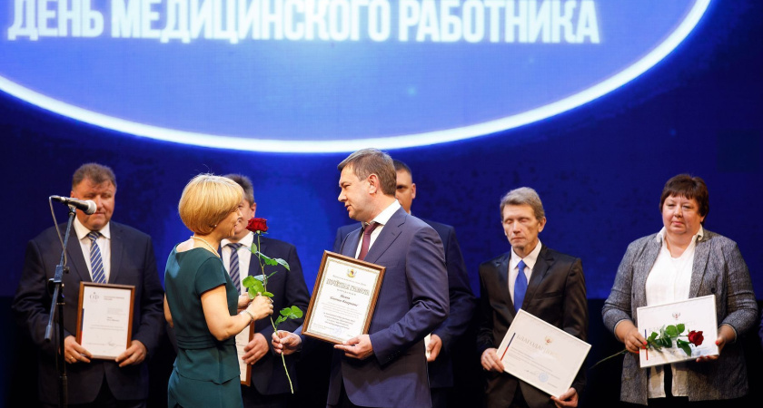 Владимир Нетесов поздравил работников здравоохранения Воронежской области