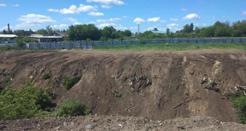 В Острогожске очистили тридцатилетний мусорный овраг 