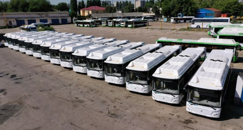 Мэр Воронежа Вадим Кстенин проверил, как готовят к выпуску новые современные автобусы