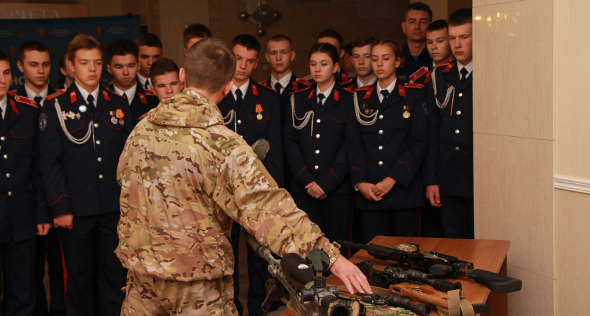 В Воронеже сотрудники ФСБ провели образовательные дни для старшеклассников