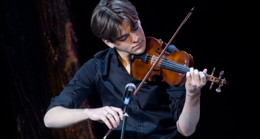 В облправительстве отказались назвать собранную сумму для одаренных детей на губернаторском рождественском вечере