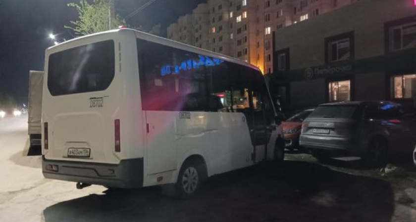 Воронежцы продолжают жаловаться на ночующие во дворах жилых домов грузовики и маршрутки 