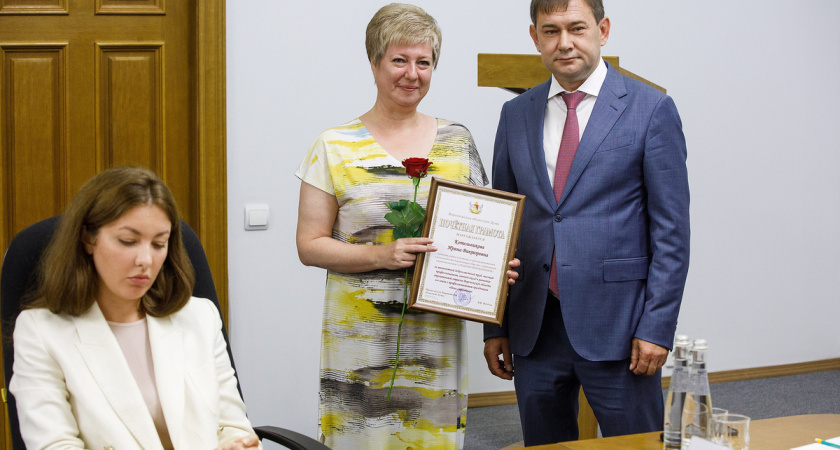 Председатель Воронежской областной Думы наградил работников строительной отрасли