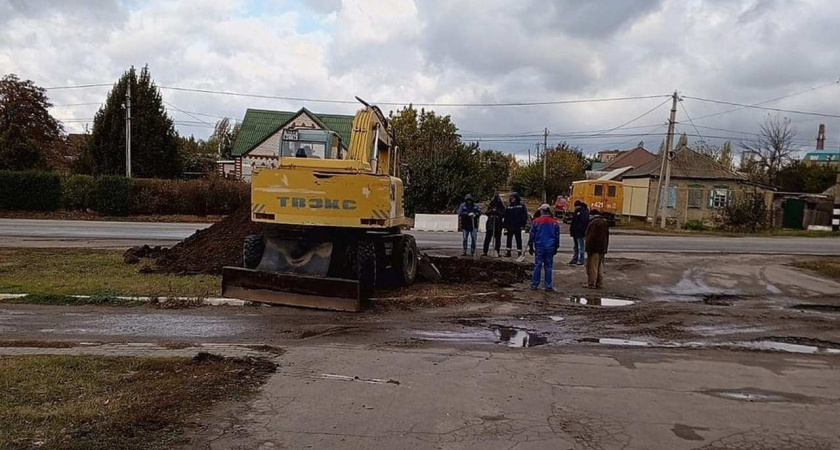Порыв трассы в Россоши оставил несколько домов без тепла и горячей воды