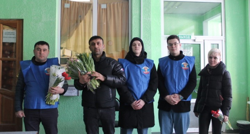 Представители регионального общественно-патриотического движения «ВМЕСТЕ» поздравили подопечных воронежского дома-интерната милосердия с Международным женским днем 