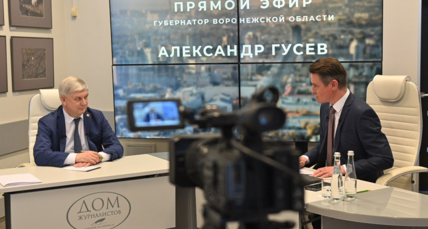 Платные парковки, разрушенные дома и уголовные дела – о чем говорил губернатор Воронежской области на прямом эфире