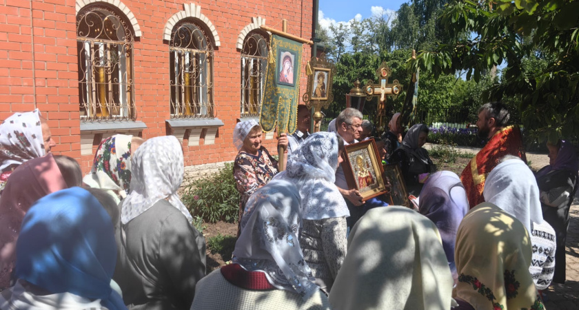 Острогожский питомник организовал для прихожан церкви Николая Чудотворца праздник 