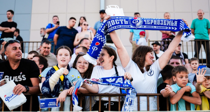 Самый юный болельщик воронежского «Факела» попал на видео в Москве