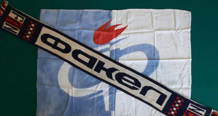 Шарф и флаг «Факела» с 25-летней историей выставил на продажу воронежец