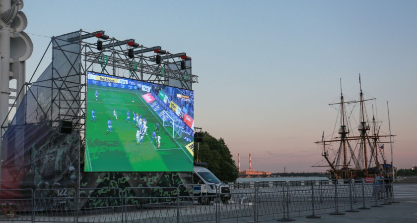 Трансляцию матча «Факела» с «Крыльями» на Адмиралтейской площади отменили в Воронеже 