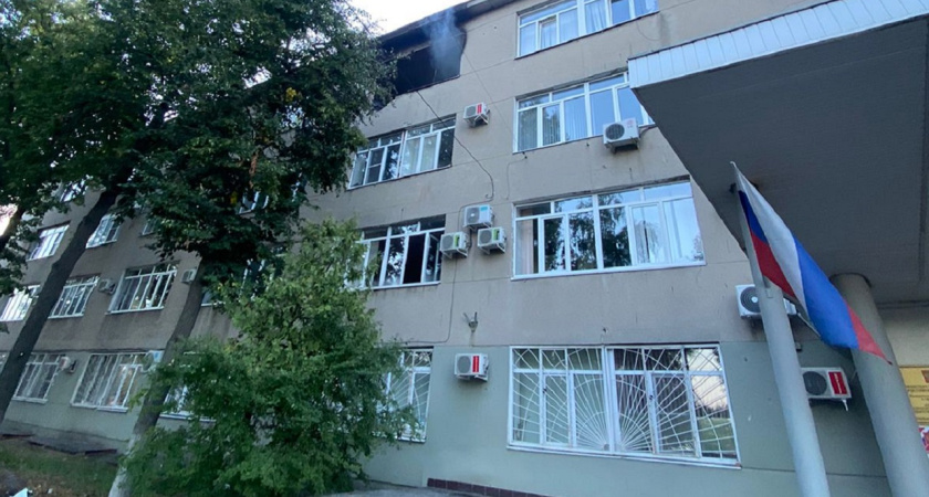 Фото поврежденного дроном административного здания опубликовали воронежские власти 