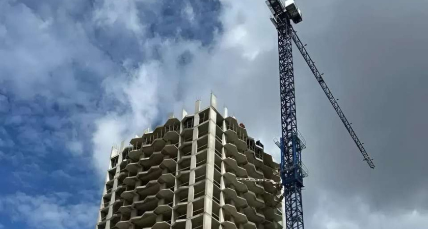 Тела рабочих, погибших при падении подъемника крана в воронежском ЖК, пролежали на высоте сутки