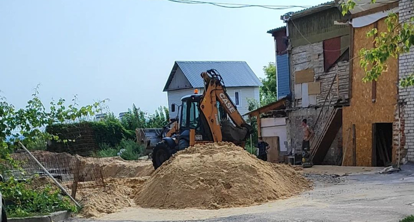 Мутная стройка в центре Воронежа породила территориальный конфликт 