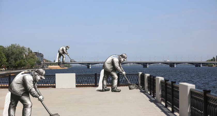 С третьей очереди Петровской набережной уберут мусор и сорняки за 4 млн рублей