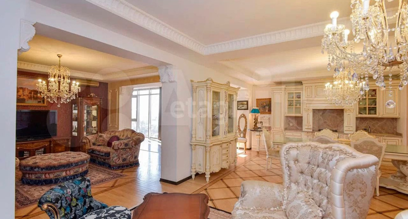 Квартиру в доме с «люксовым» лифтом продают за 50 млн рублей в Воронеже