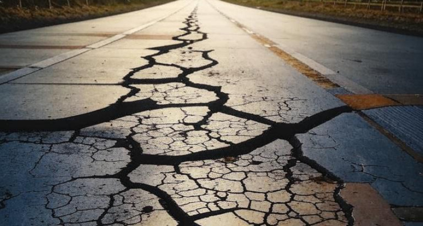 Жители села в Лискинском районе вынуждены добираться до дома по разбитой дороге