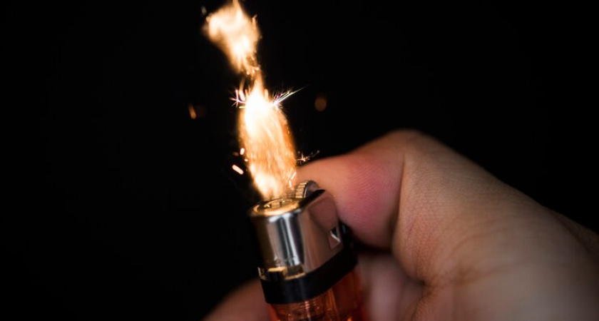 Воронежские власти решили защитить подростков от токсикомании запретом на торговлю зажигалками