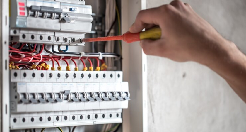 Долги воронежских «управляшек» перед поставщиком электричества превысил 150 млн рублей