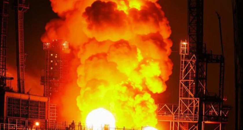 Обломки вражеских БПЛА рухнули на нефтебазу в Воронежской области