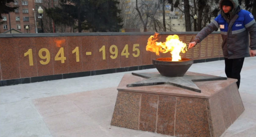 Вечный огонь вернули на Памятник Славы в Воронеже