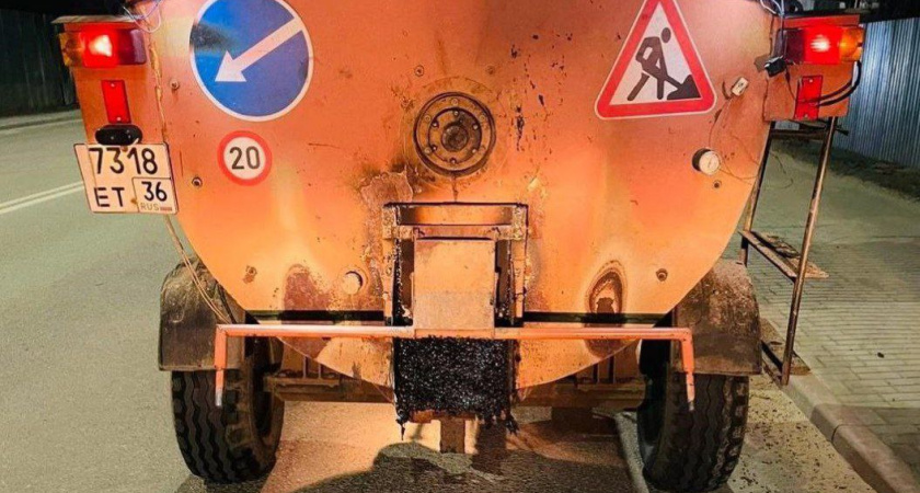 Городские службы продолжают ремонт улиц с помощью литого асфальта в Воронеже