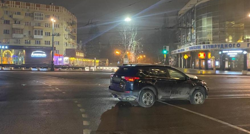 Обстоятельства смертельного ДТП в центре города устанавливают воронежские полицейские