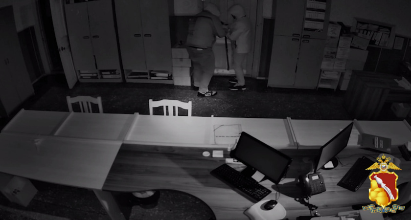 Полиция опубликовала видео с ограбившими мясокомбинат преступниками