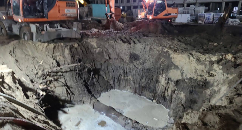 Последствия прорыва трубы на Антонова-Овсеенко ликвидировали к утру 4 февраля