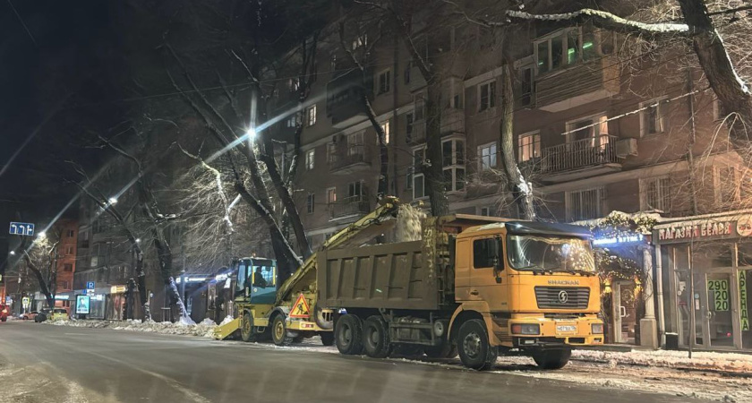 Более 8 тыс. «кубов» снега вывезли с улиц Воронежа за ночь