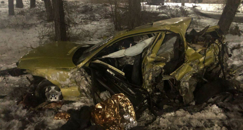 «БМВ» превратилась в груду металлолома: воронежские полицейские показали последствия жуткого ДТП