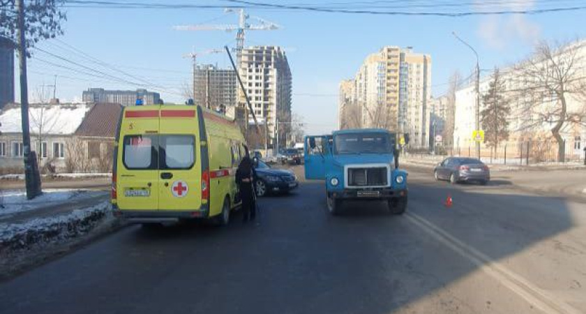 В Воронеже грузовик насмерть сбил 88-летнюю бабушку