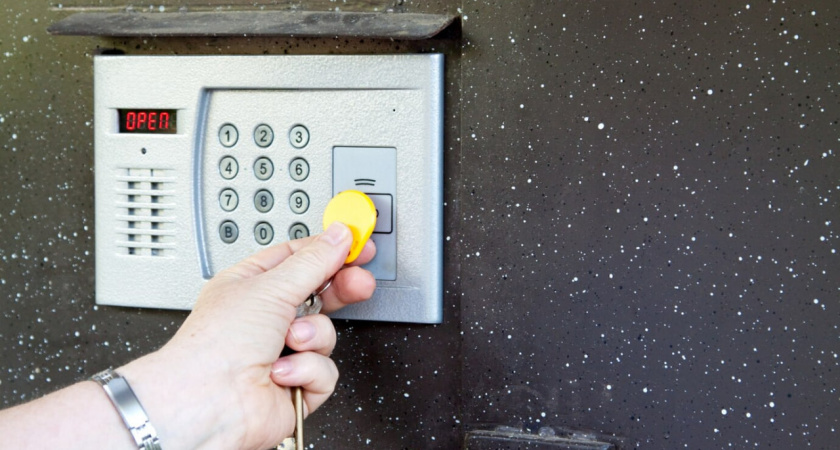 Жителей воронежского ЖК заставили скинуться на домофоны?