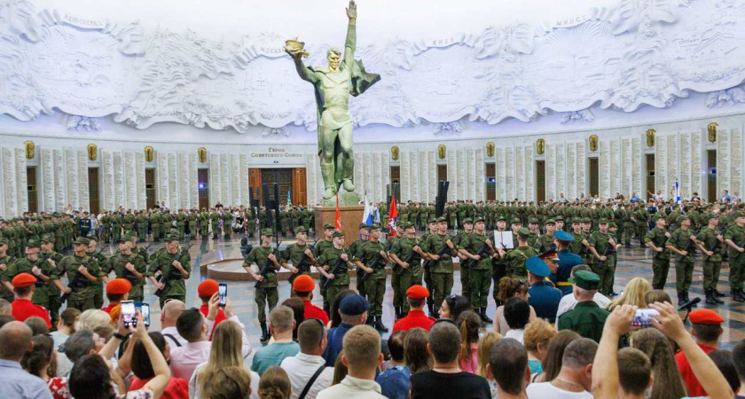 Новобранцы Преображенского полка из Воронежской области приняли присягу в Музее Победы