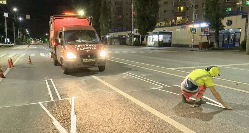 На улицах Воронежа трудятся «дорожные художники» из «СМУ-90»