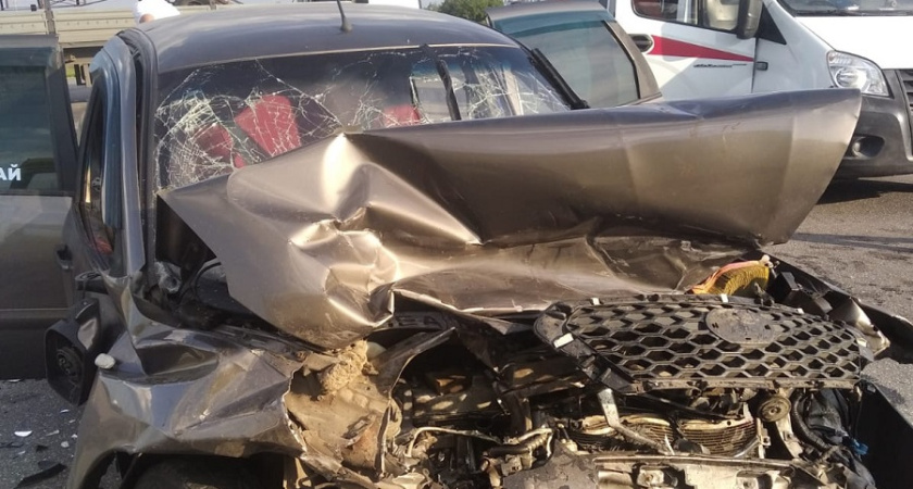 В Воронежской области четыре человека пострадали в аварии