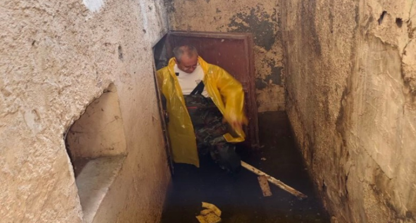 В Воронеже городские службы спасли дом на улице Большой Манежной от затопления