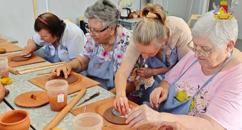 Поворинские пенсионеры попробовали себя в гончарном ремесле