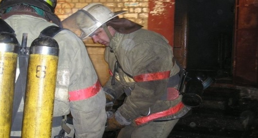 Ночью в Воронеже загорелся подвал многоэтажного дома на улице Южно-Моравской