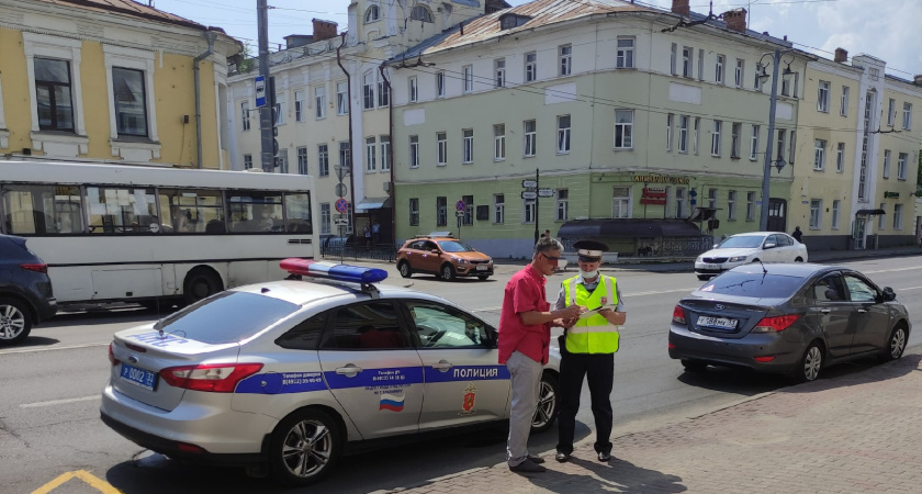 ГАИ разъяснила - что нужно делать, если вы уже пересекли стоп-линию на красный сигнал светофора